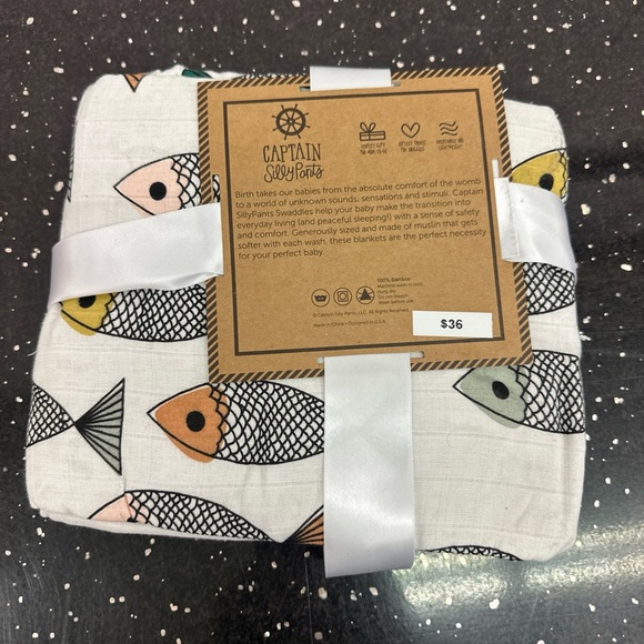 Fish Pattern Muslin Baby Blanket - Picture 2 of 4